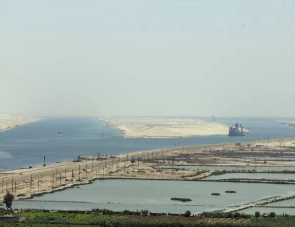 Започва строителството на Суецкия канал