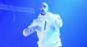 Рапърът Дрейк се развихри! Очаква го печалба от 3,9 милиона при победи на Барселона и Арсенал