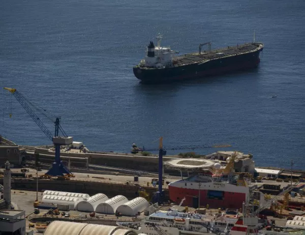 Държавата нарочно позволява измами с горива през българско пристанище?