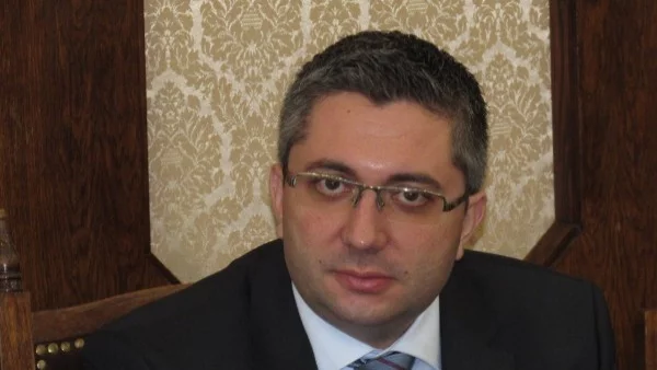 Нанков: Не държавата натиска газта по пътищата