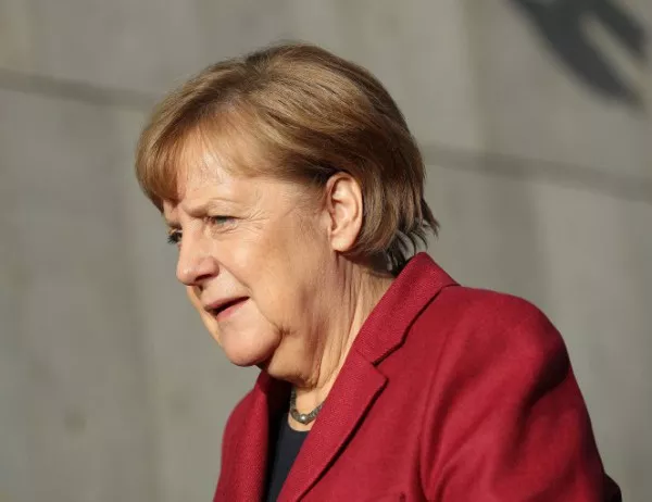 Меркел няма да посредничи в спора за името на Македония