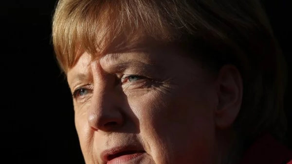 Меркел обеща да се бори "до последния час" за Brexit със сделка