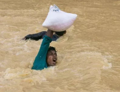 Наводнения отнеха живота на десетки на остров Ява 