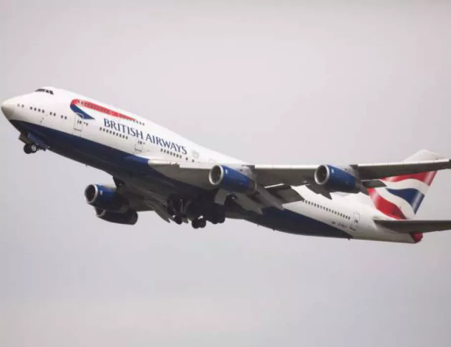 Великобритания маха забраната за течности и лаптопи на борда на самолетите