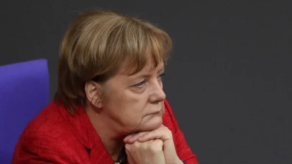 Роднини на терористични жертви негодуват срещу Меркел