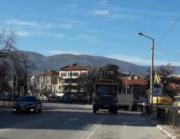 Затварят за движение основното кръстовище в кв. "Зъбчето" в Асенoвград