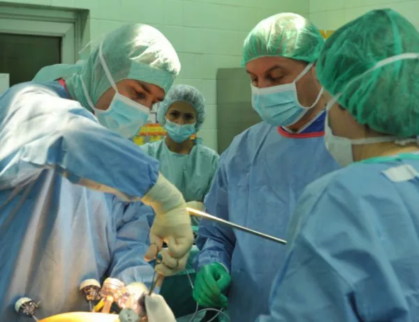 Български лекари спасиха две новородени с редки аномалии