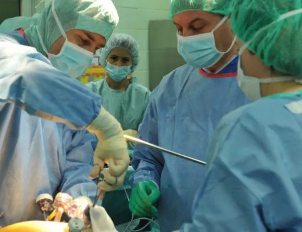 Лекари от ВМА извършиха уникална операция