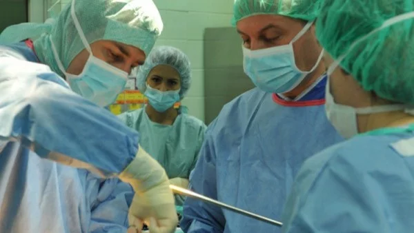 Лекари от ВМА извършиха уникална операция