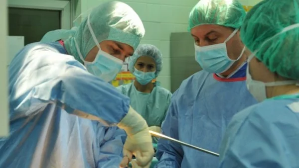 Рядка животоспасяваща операция в Пловдив спасиха бременна и бебето ѝ