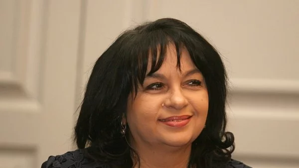Петкова напомни на бизнеса, че сега има пазарна икономика за цената на тока