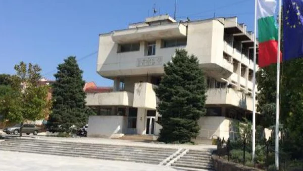 2 години забрана в Свищов да продават общински жилища
