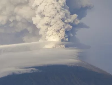 Вулкан изригна в Япония (ВИДЕО)