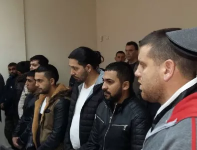 В ареста останаха четирима от общо 11 роми, нападнали деца в Асенoвград