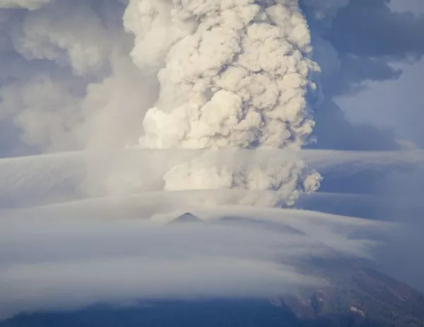Най-активният вулкан на Филипините изригна (ВИДЕО)