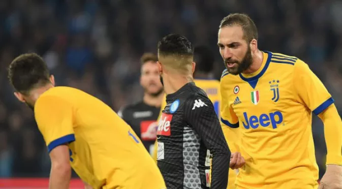 С гол в последната минута Наполи върна интригата в Серия А