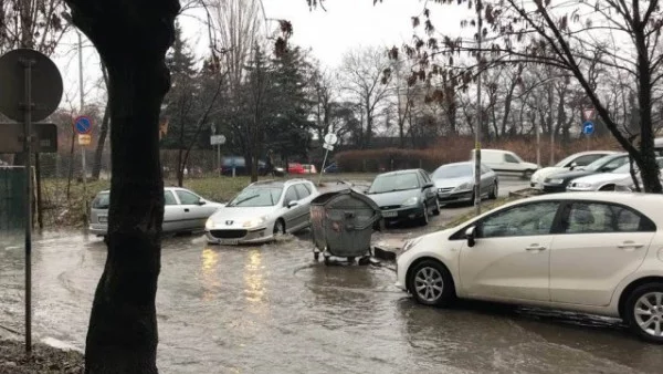 Проливен дъжд и градушка в София 