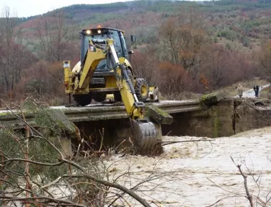 Видео показва бедственото положение и щетите от наводнението в Община Петрич