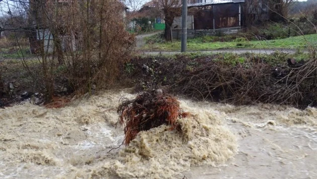 Преля река Студена, под вода са стотици декари земя
