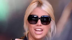 {{ otherArticle[0].article.title }}