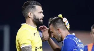 {{ otherArticle[0].article.title }}