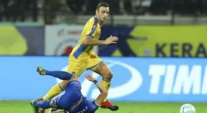  Керала Бластърс бие, Бербатов на пейката