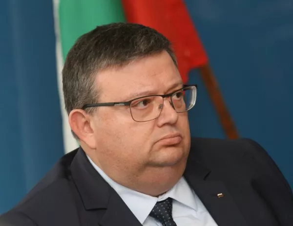 "Демократична България" иска наказание за Цацаров заради политически нападки