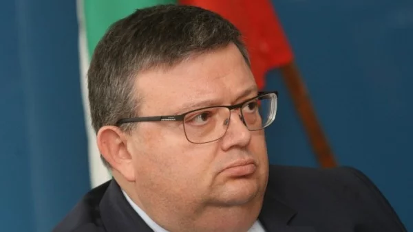 "Демократична България" иска наказание за Цацаров заради политически нападки