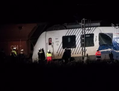 Най-малко 17 човека пострадаха при железопътна авария в Словакия