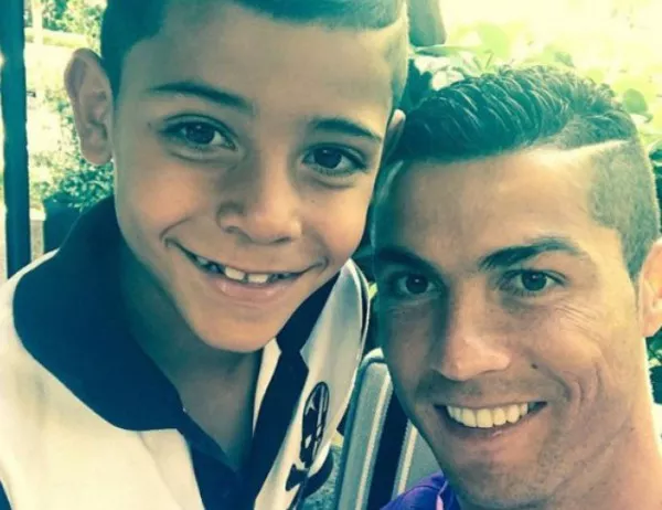 Синът на Роналдо пусна своя снимка с идола си Меси