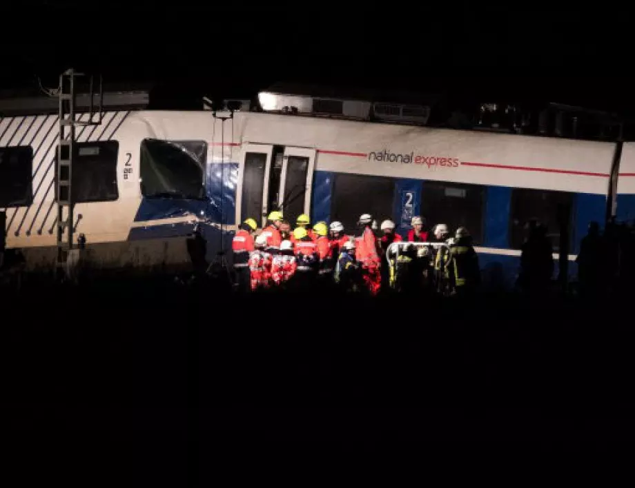 Десетки загинаха при сблъсък на два влака в Гърция (ВИДЕО)
