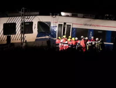 Влак в Италия се вряза в работници