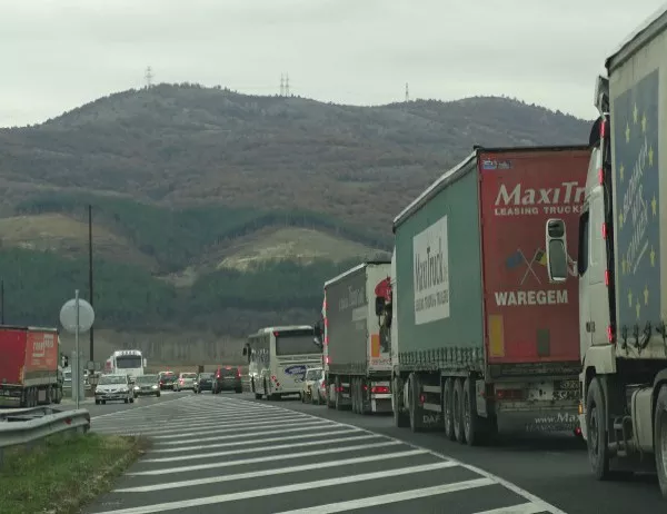 Голямото прибиране натовари трафика към София