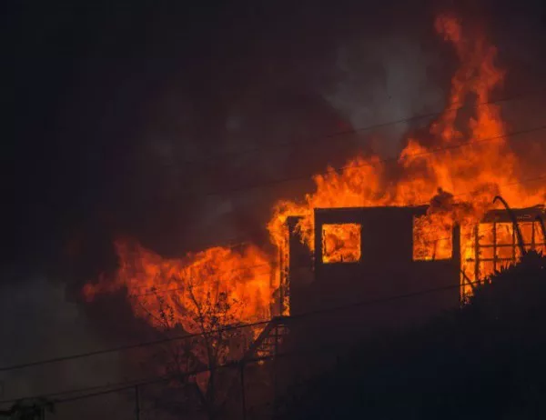 Пожар гори в склад за боеприпаси в Бургас 