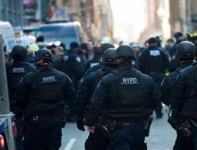 Полицията издирва заподозрян за стрелбата в метрото на Ню Йорк