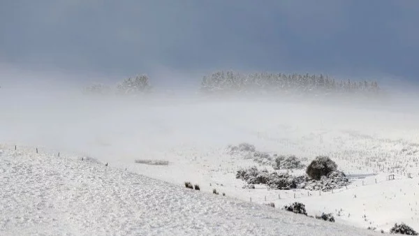 Армията помага в борбата със снега в Гърция