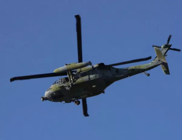 Военен хеликоптер падна в Истанбул, има загинали