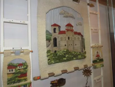 Тъкани пана и автентични плетива са събрани в изложба (СНИМКИ)