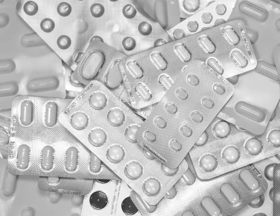 Франция остави в сила забраната за износ на лекарства срещу COVID-19
