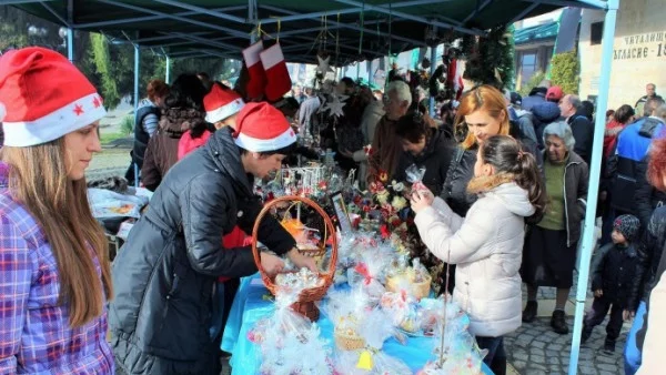 Беше открит традиционният Коледен базар в Тетевен