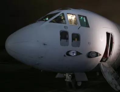 Транспортираха спешно седемгодишно дете с военен самолет 