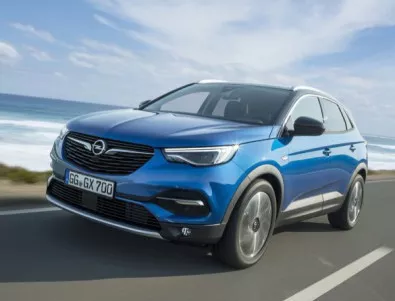 Opel съкращава разходите наполовина с френска помощ