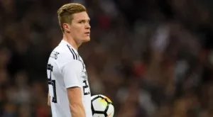 Да си счупиш ръката на 3 места, за да вкараш безсмислен гол (ВИДЕО 18+)