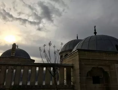 Главното мюфтийство: Джамиите са отворени, но се влиза поотделно