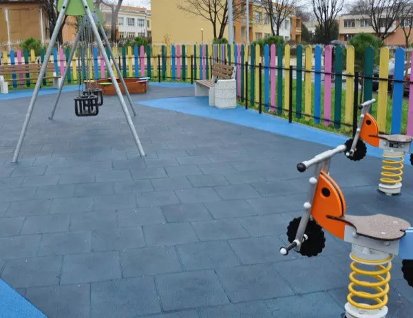 Ремонтират спешно повече от 20 детски площадки в Асеновград