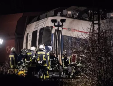 Два влака се сблъскаха в Египет, 32-ма са загинали (ВИДЕО)