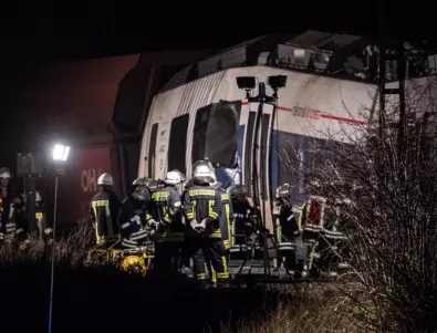 Влакова катастрофа в Германия, има убит и най-малко 30 ранени (ВИДЕО)