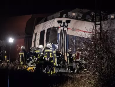 Какви са версиите за причината за влаковата катастрофа в Гърция?