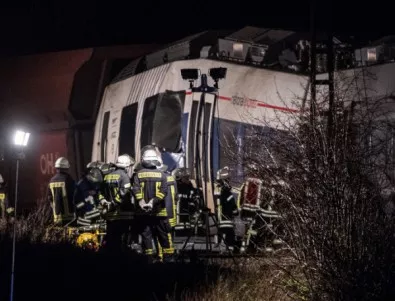 Влакова катастрофа в Германия, има загинали и ранени