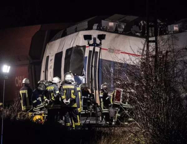 Влакова катастрофа взе десетки жертви в Турция, няма данни за пострадали българи